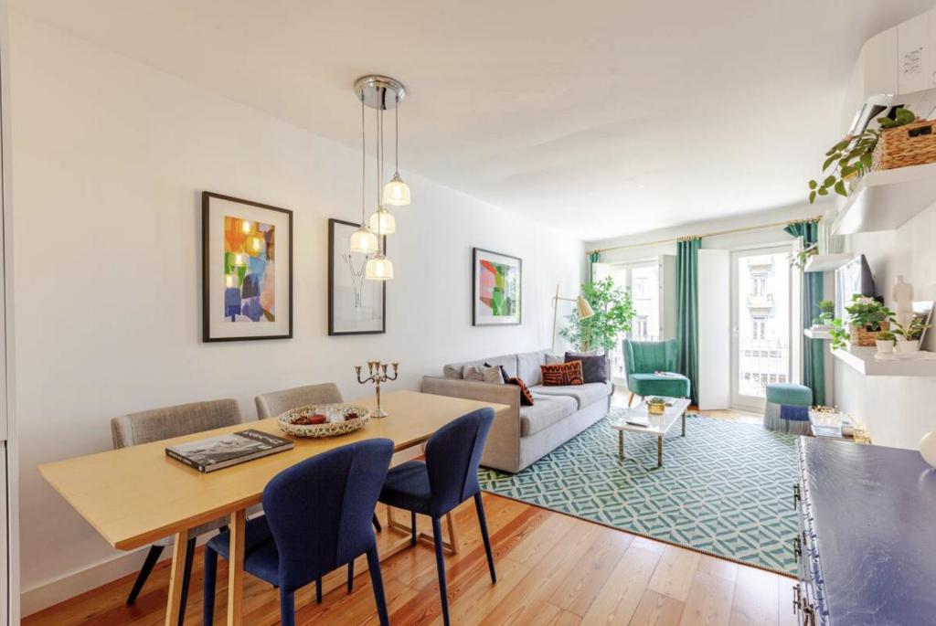 Stylish Retreat with Rare Rooftop Pool 2BR,2BA
