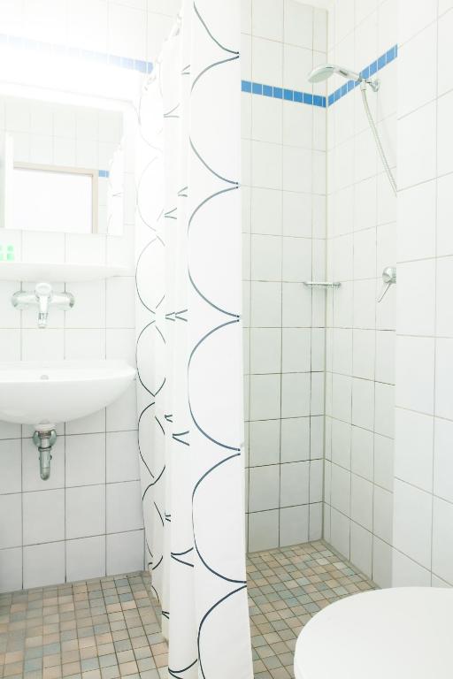Koupelna v ubytování StayInn Hostel und Gästehaus