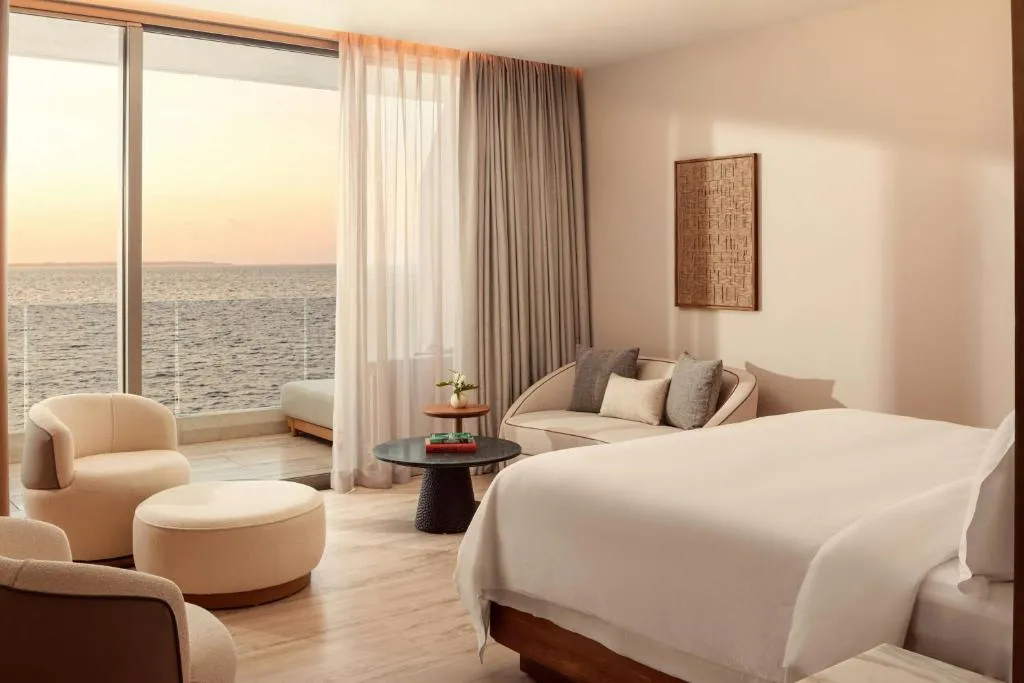 One-Bedroom Metropolitan King Suite with Ocean View and Terrace