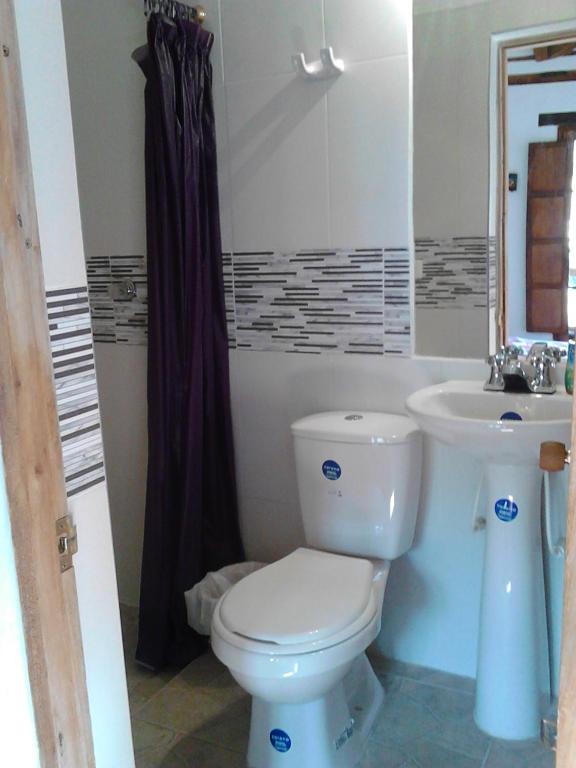Koupelna v ubytování Cemandy Hostal