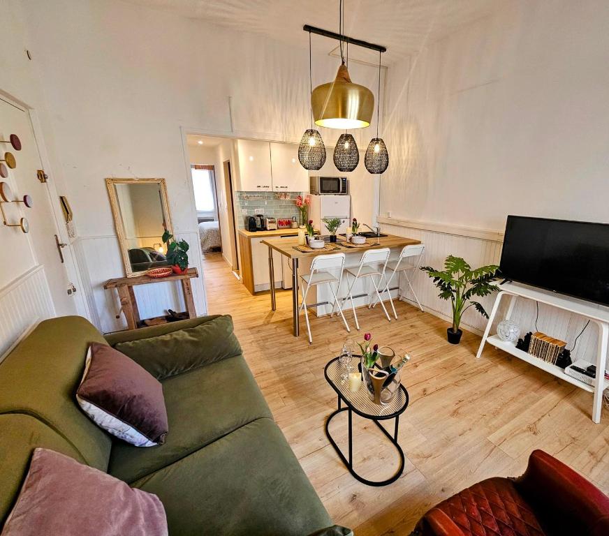 La Révolution, Bel Appartement Rénové Centre Historique climatisation