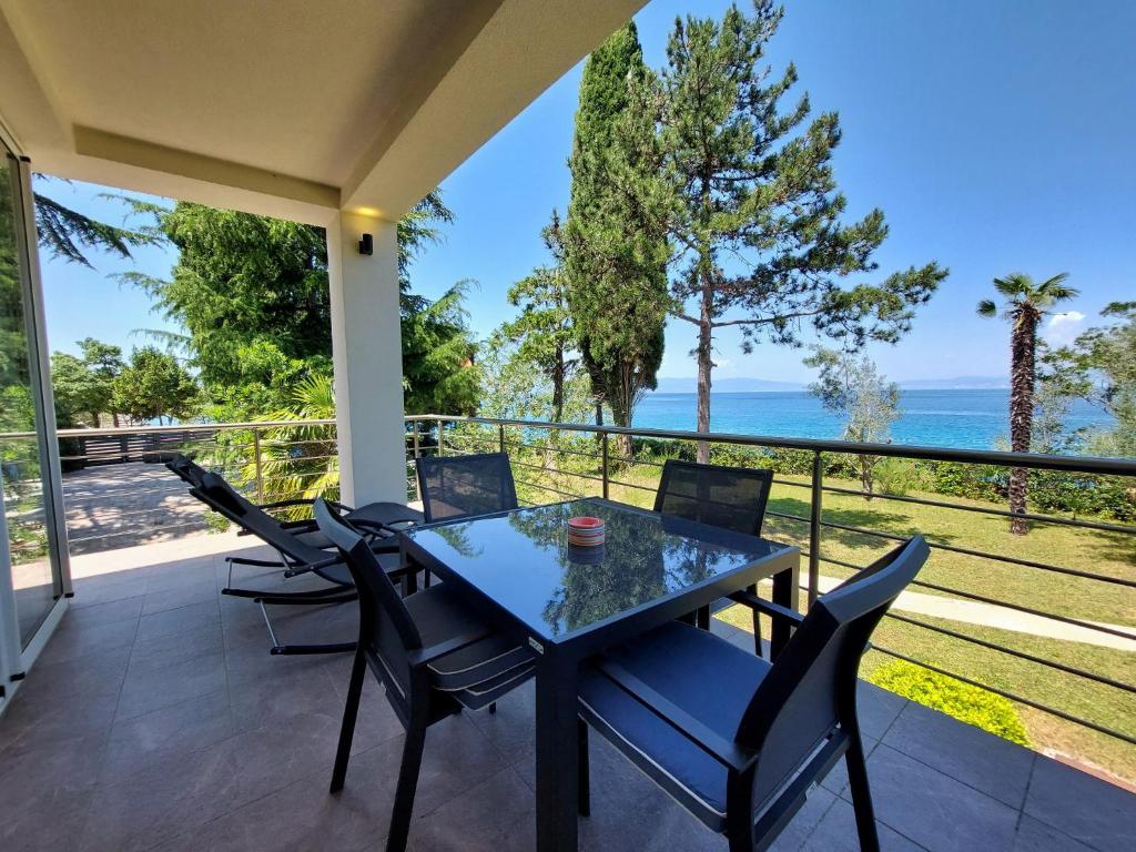 Apartment Prejac by the beach