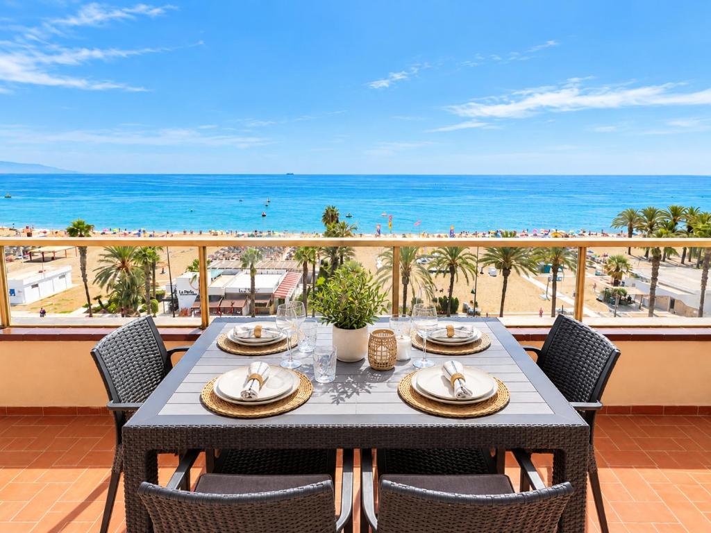 Apartamento con Terraza panorámica frente al Mar