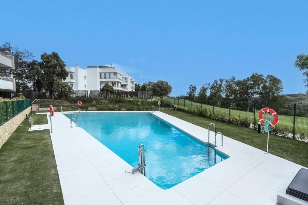Sunny Golf Apartment - Golf and Pool Views