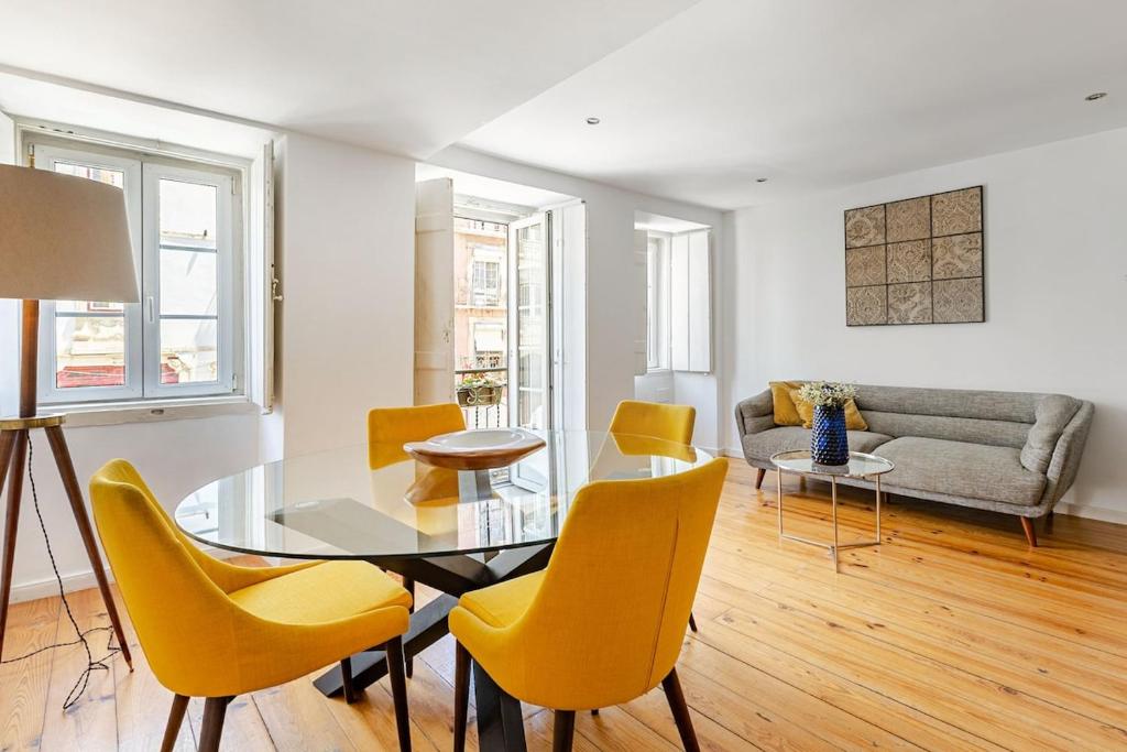 Charming and Stylish Downtown Apt in XIX century building