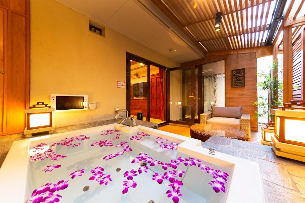 Postel nebo postele na pokoji v ubytování Hotel Lotus Nara (Adult Only)