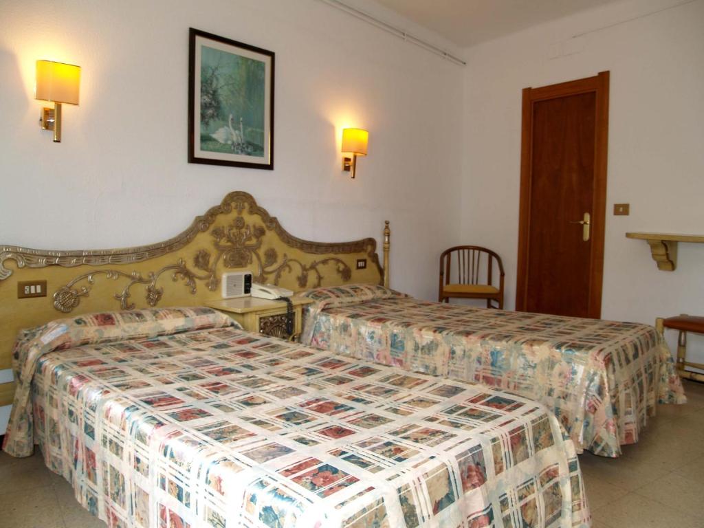 Postel nebo postele na pokoji v ubytování Hotel Hostal del Sol