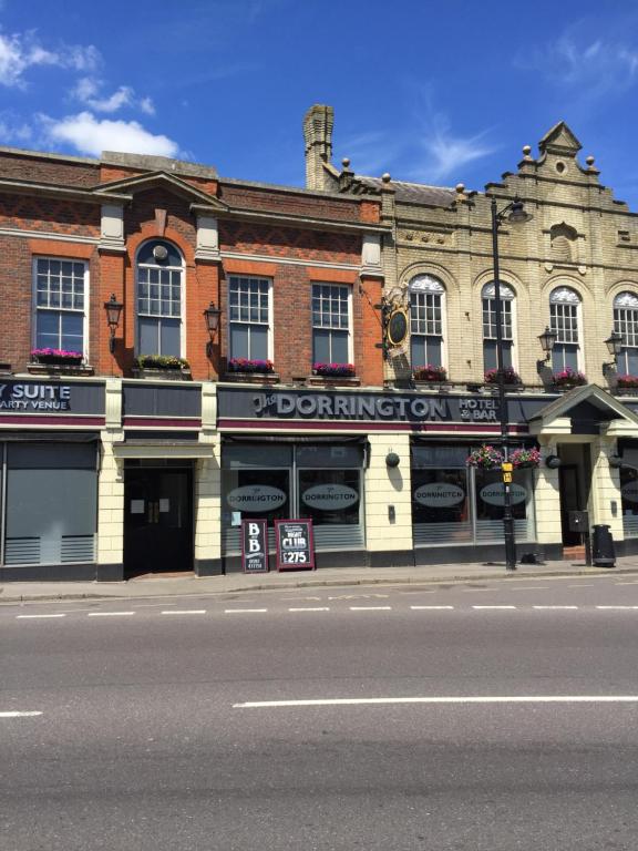 un edificio al lado de una calle en The Dorrington, en Halstead