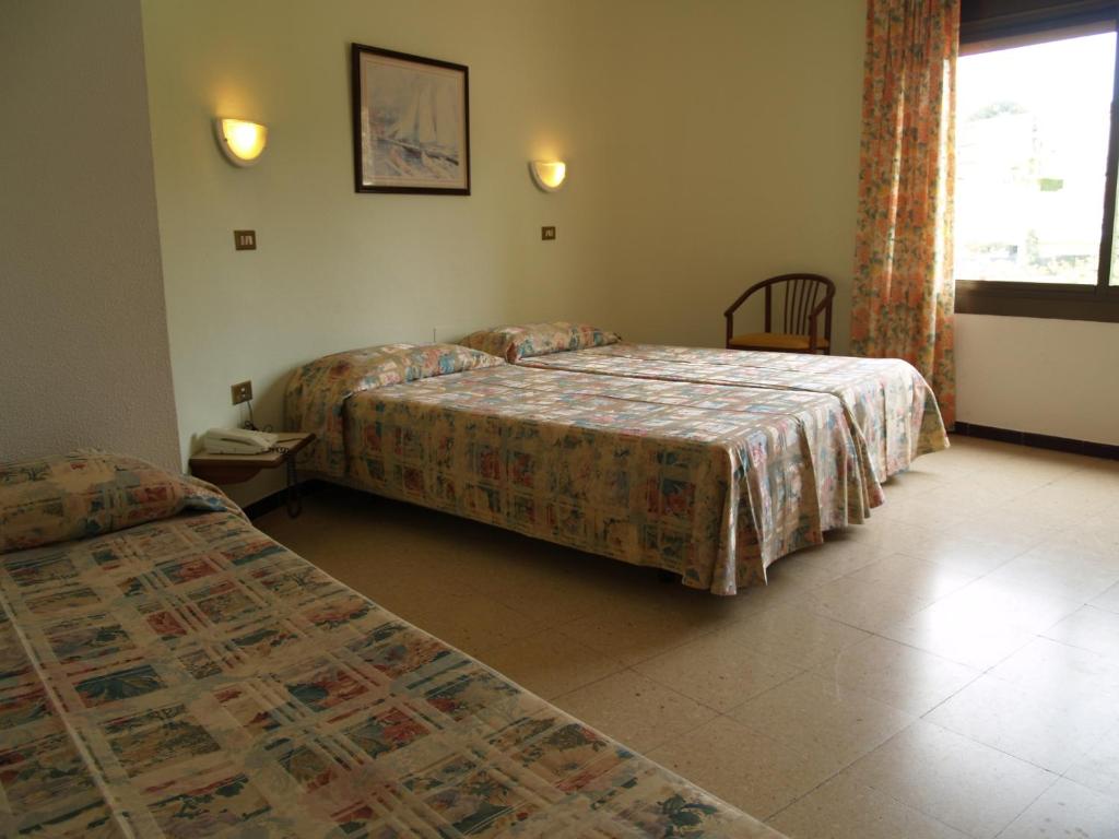 Postel nebo postele na pokoji v ubytování Hotel Hostal del Sol