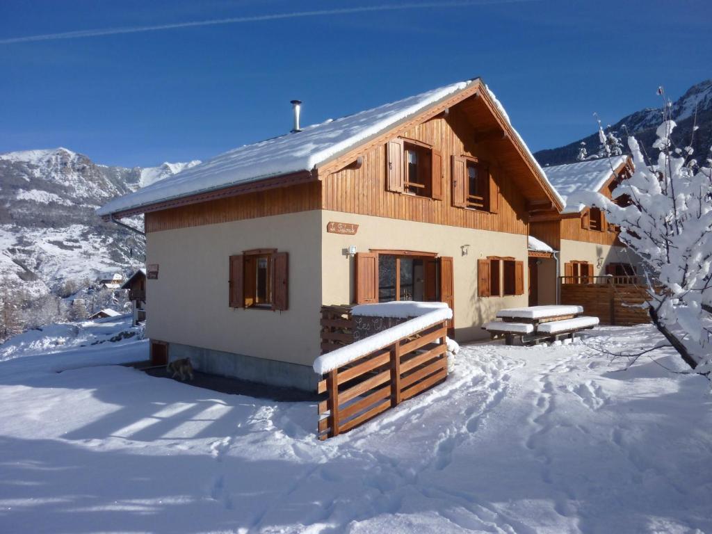 Deux grands chalets communicants