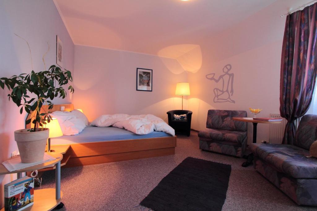 Postel nebo postele na pokoji v ubytování Gästehaus Zur schönen Aussicht
