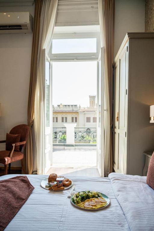 1920s Boutique Hotel and Restaurants - 