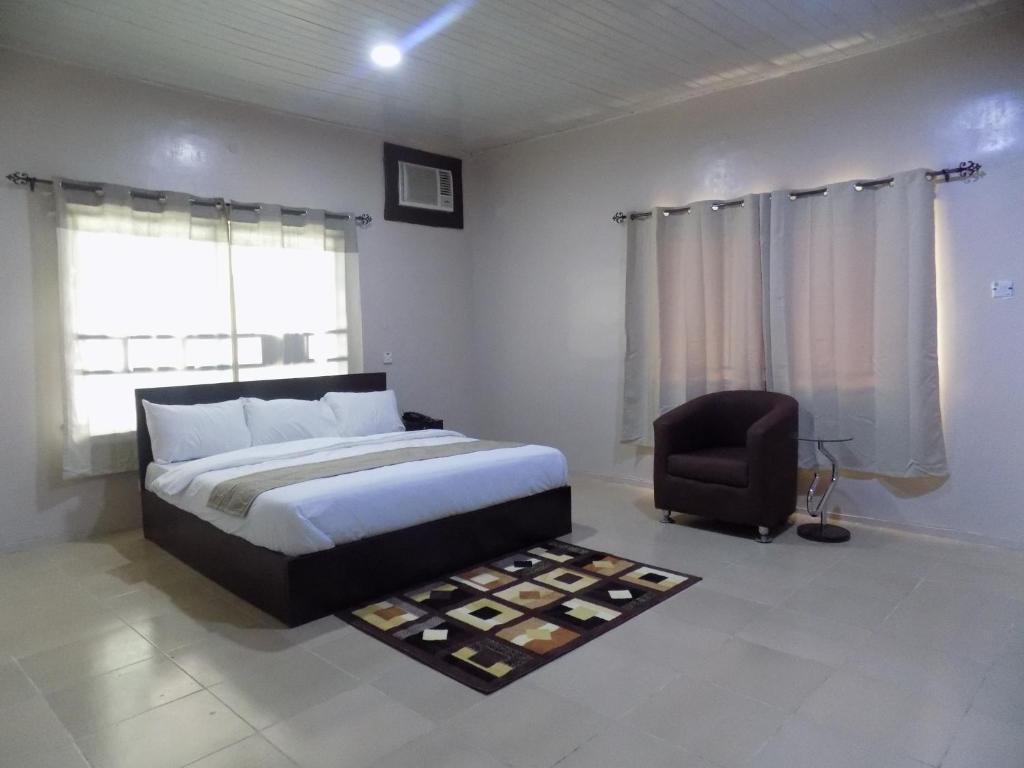 Postel nebo postele na pokoji v ubytování Posh Hotel and Suites Ikeja