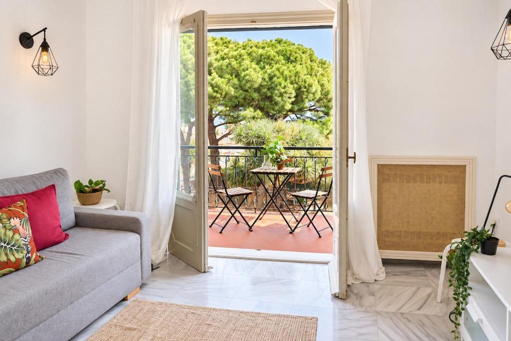 Villa Arroyo - Renovated Apartment for 5 with Sea Views and Two Terraces