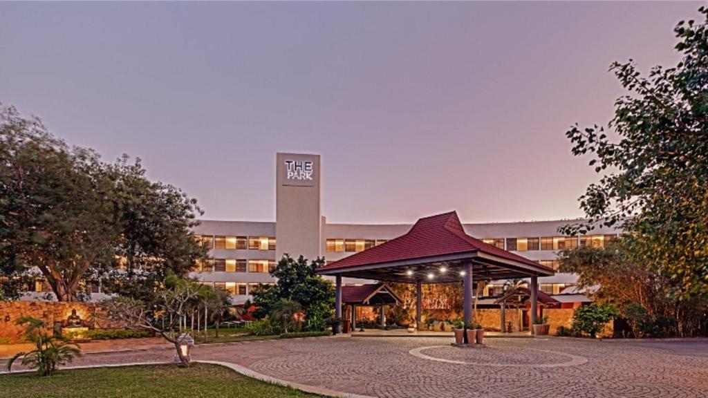 un edificio con una torre de reloj encima en The Park Visakhapatnam en Visakhapatnam