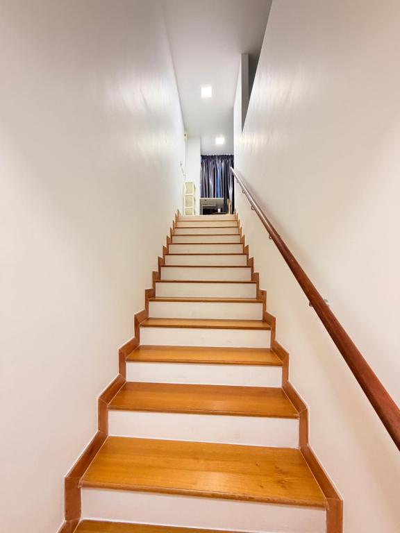 فضای داخلی Mercu summer suites KLCC Next to City Center در کوالالامپور - تصویر ۳