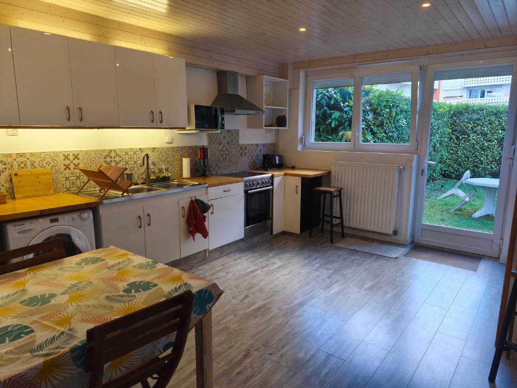 T2 Rdc, jardin, calme, parking, idéalement placé - Housity