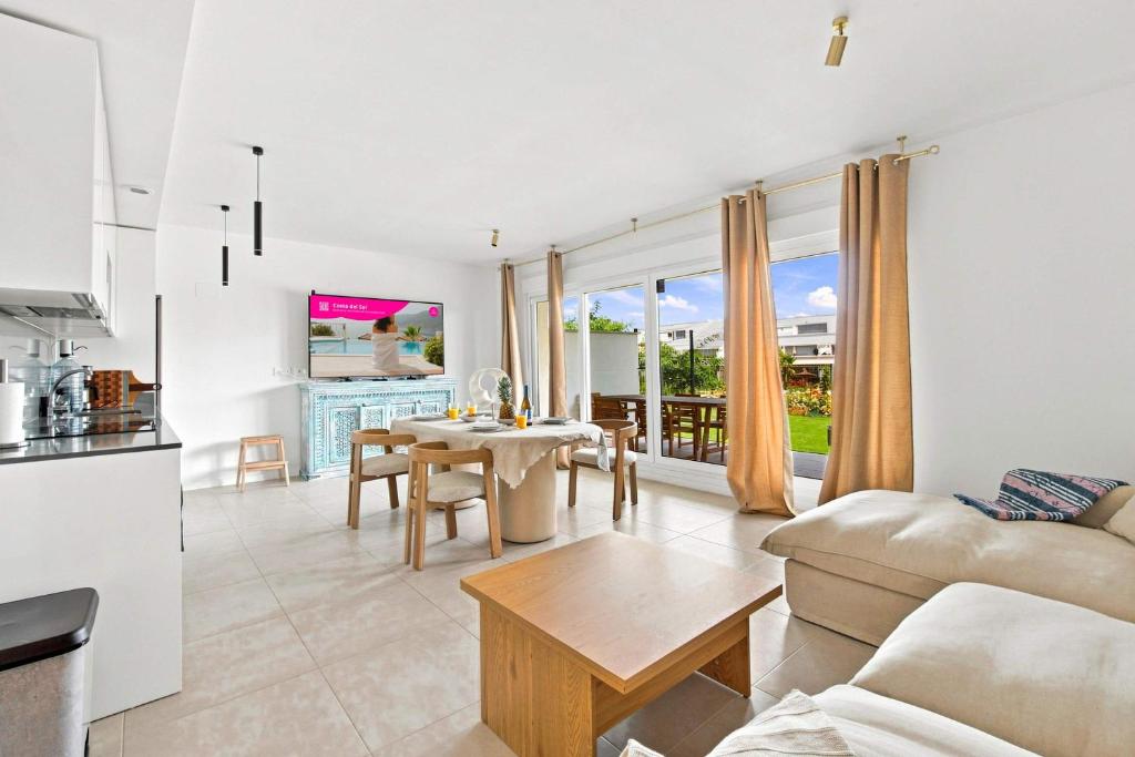 Pool-FREE parking-Close to beach-spacious yard