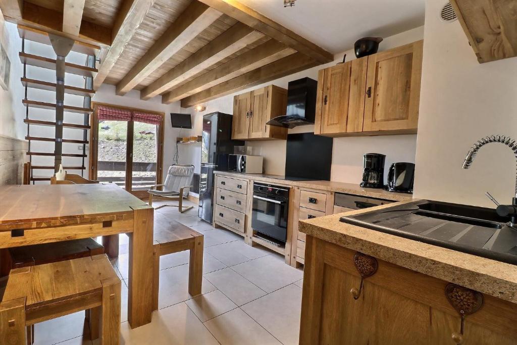 Résidence Proveres - SUPERBE DUPLEX SUR LES PISTES, LABEL MÉRIBEL MAE-7433