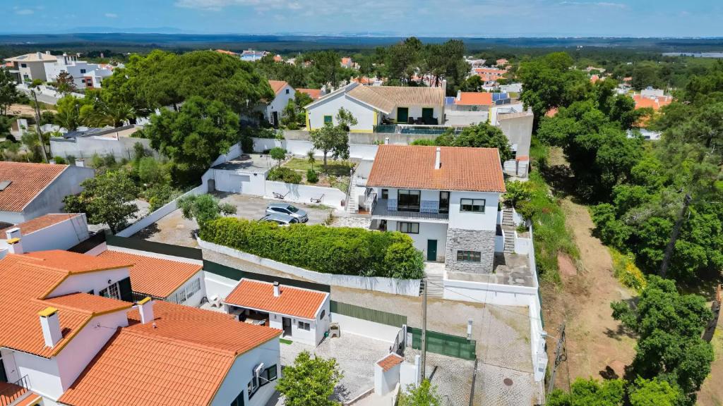 Casa do Castelo - Calm and lovely 2 & 3 bedroom Apt Near the Beach