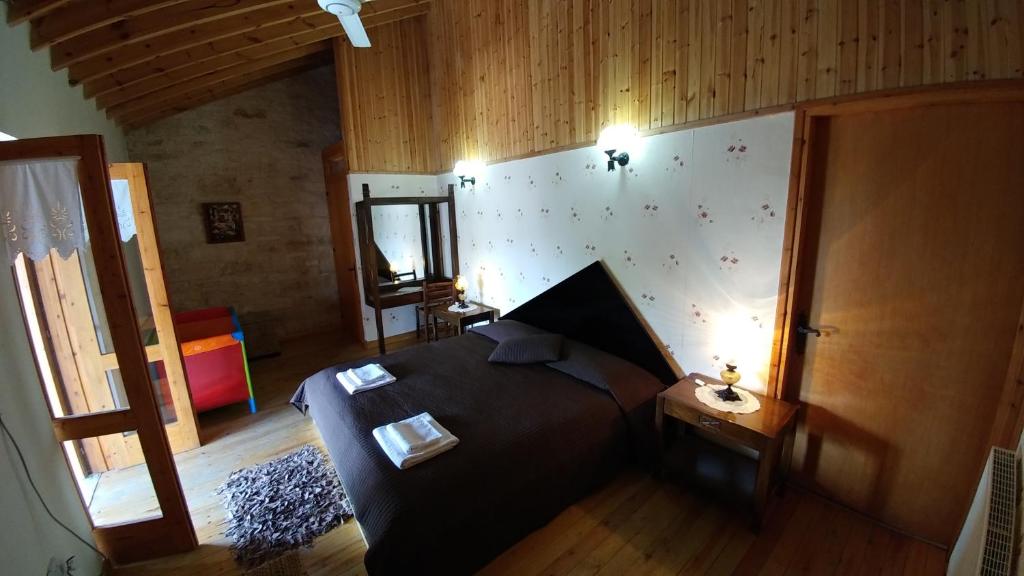 Postel nebo postele na pokoji v ubytování Stou Kir Yianni