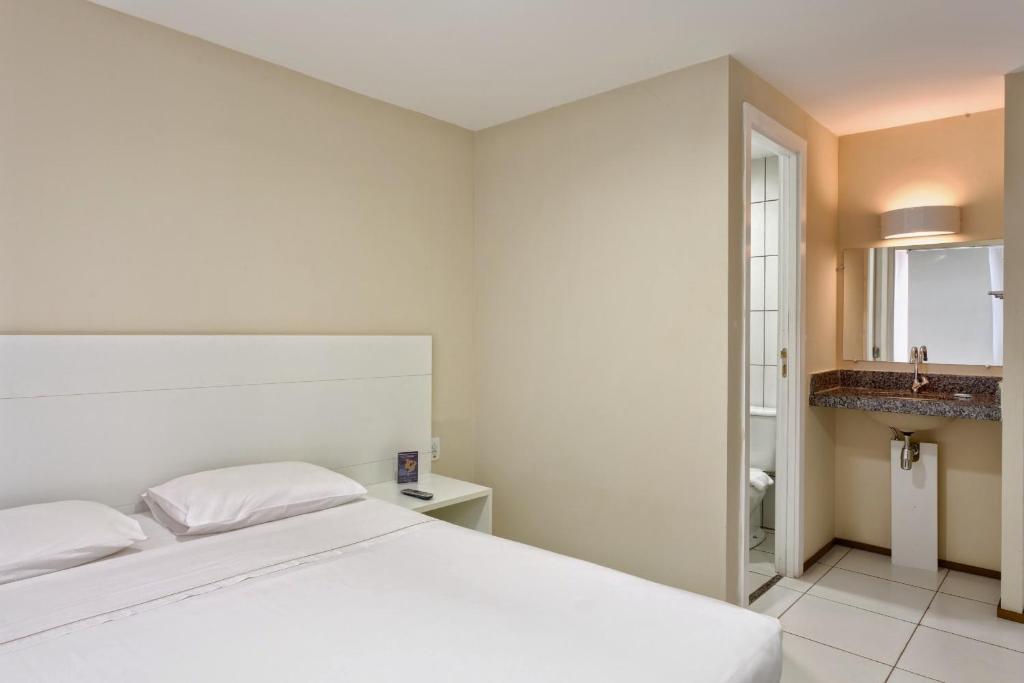 מיטה או מיטות בחדר ב-Soft Win Hotel São Luís