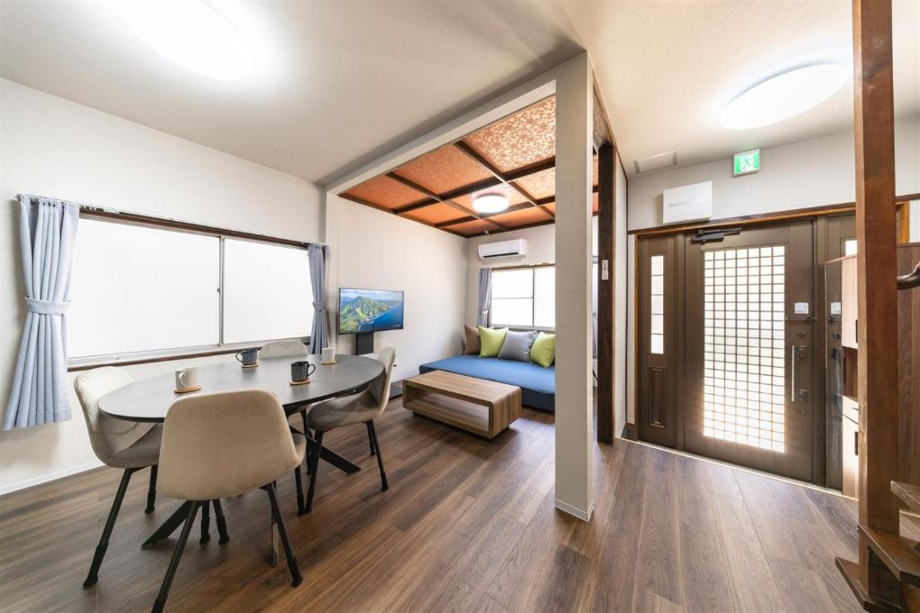 UJINA Poc-ket House