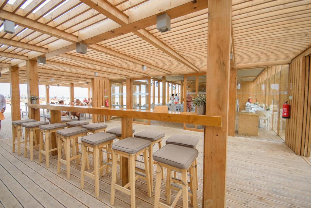 Un restaurante o sitio para comer en Oasis Salinas Sea