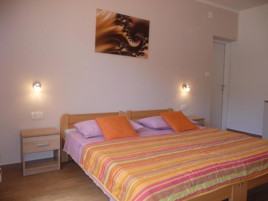 Postel nebo postele na pokoji v ubytování Apartments & Rooms Milka