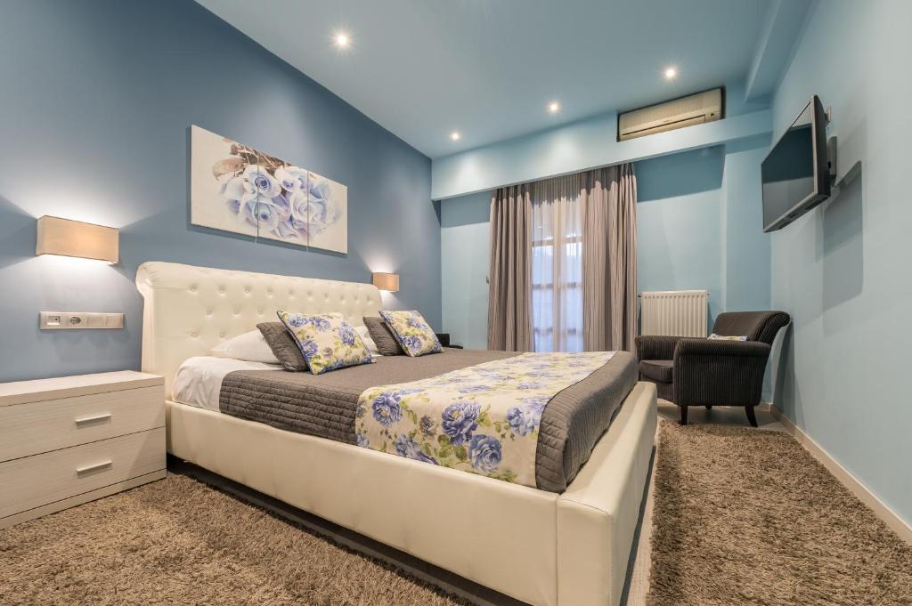 TV a/nebo společenská místnost v ubytování Filoxenia Hotel & Spa