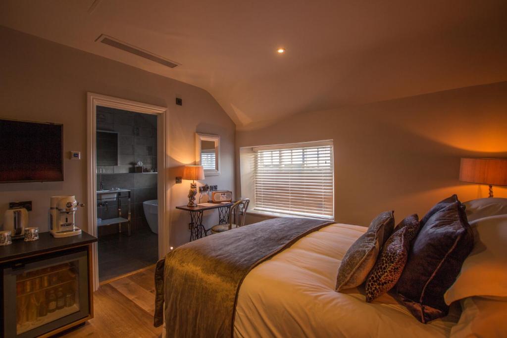 The Peacock at Barlow - Goldings - Room King