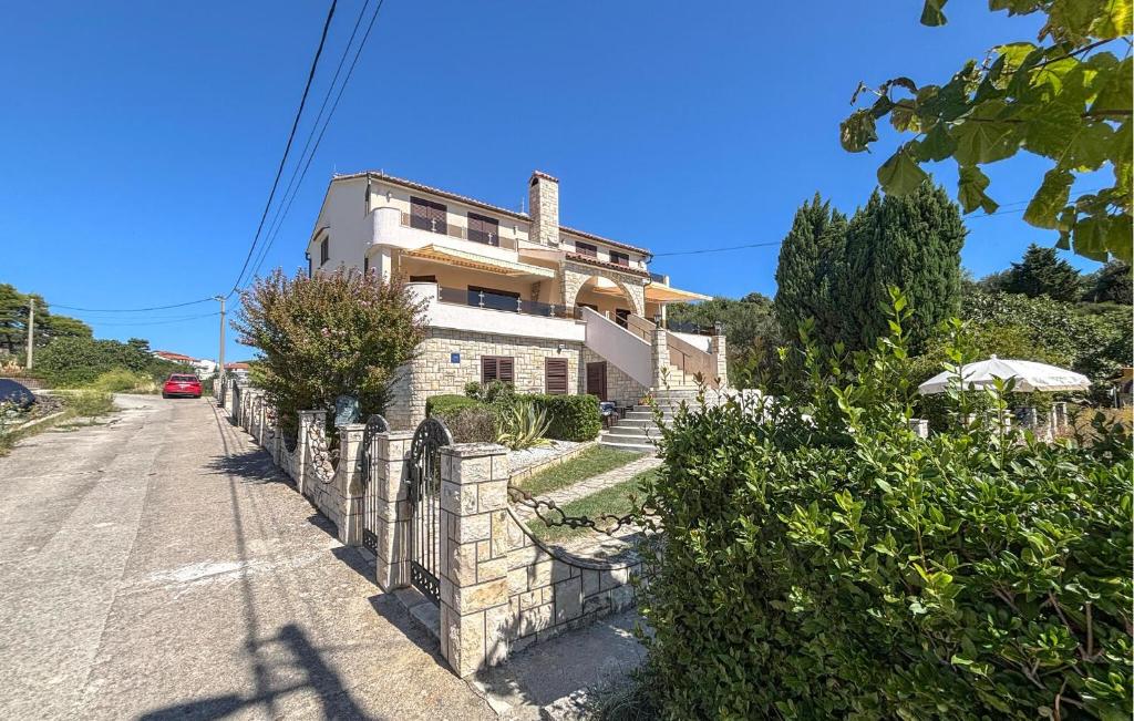 1 Bedroom Nice Apartment In Rab