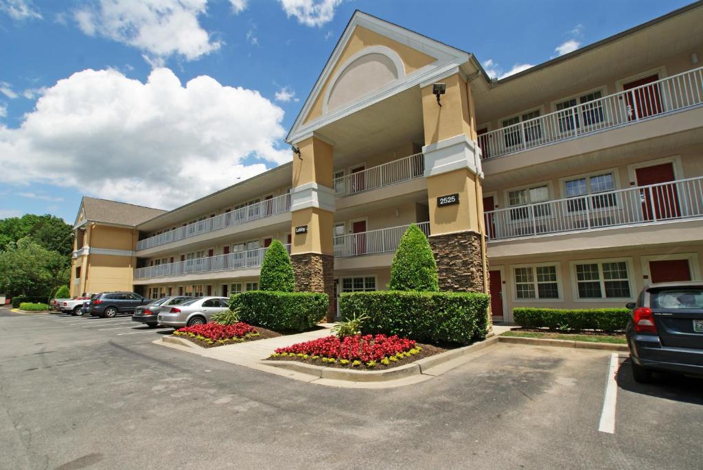 a parking lot in front of a building at Extended Stay America Select Suites - Nashville - Airport in Nashville