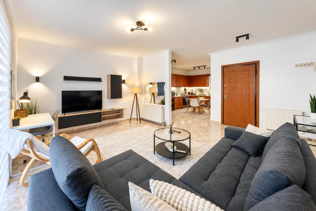 Urban Gateway Athens Family and Business Apartment with Parking