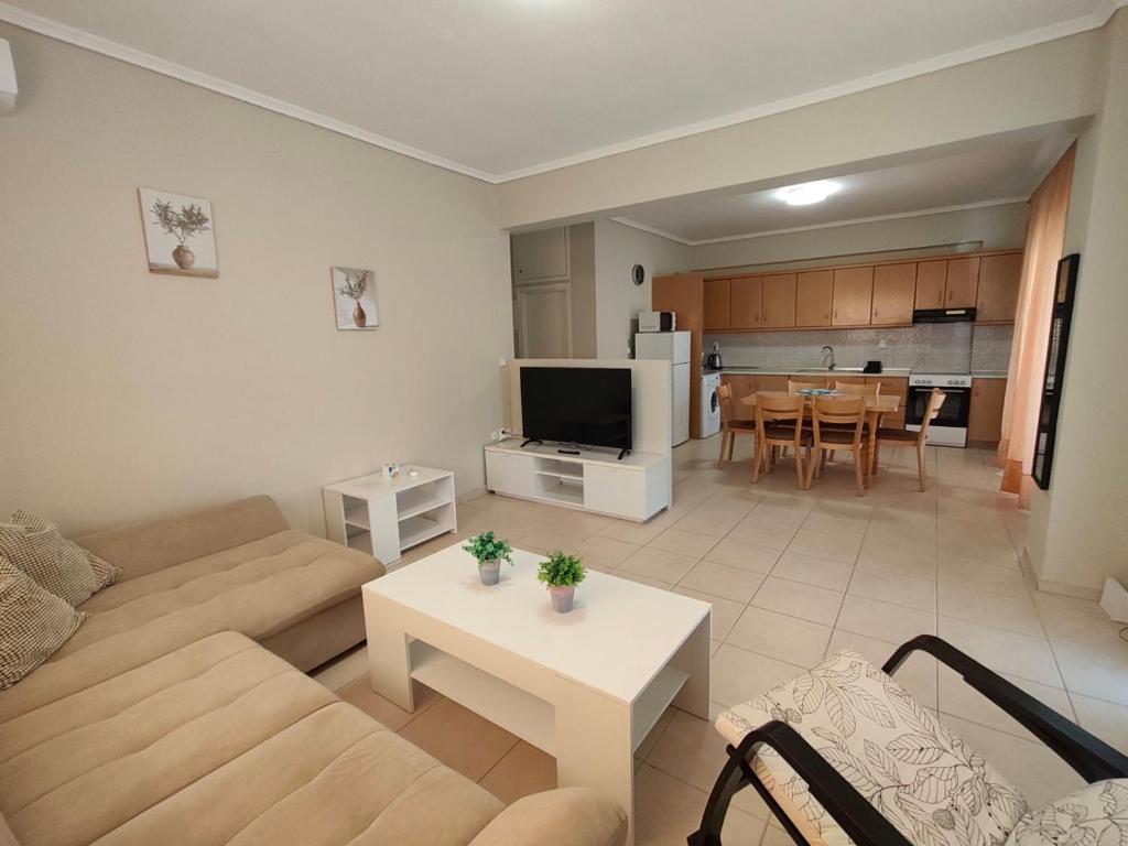 Sonia's Terrace Apartment - 5 Min to Beach
