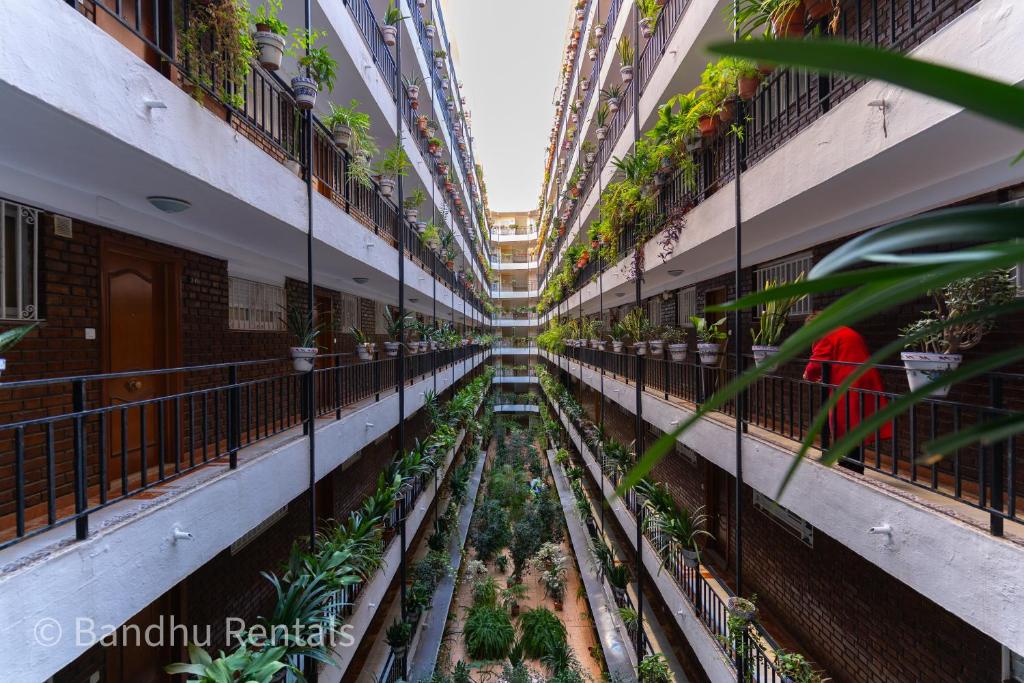Unique Green Building · Metro 1 min · City in 10