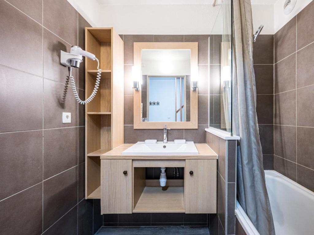 Studio avec mezzanine, balcon, parking proche pistes Val-d'Isère – photo 3