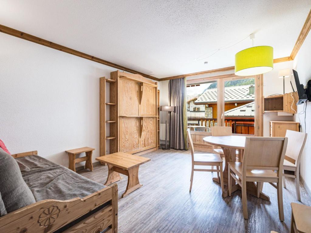 Studio confortable au centre-ville avec balcon