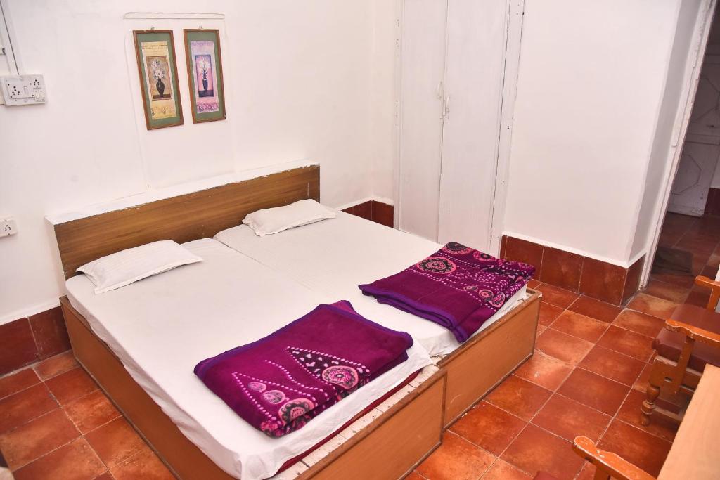 Hotel Grand Barrack - Housity