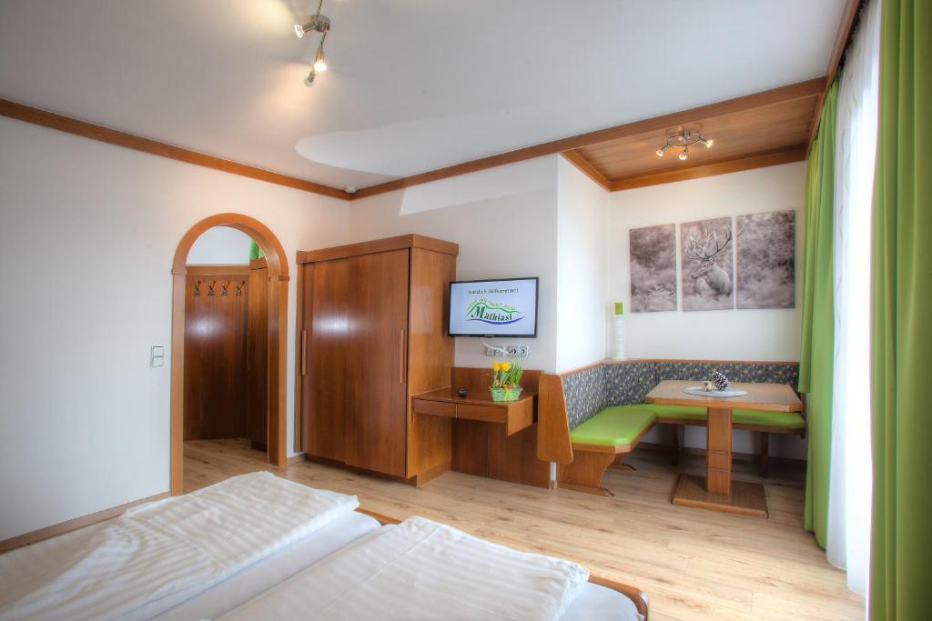 Postel nebo postele na pokoji v ubytování Mathiasl Panorama Ferienwohnungen