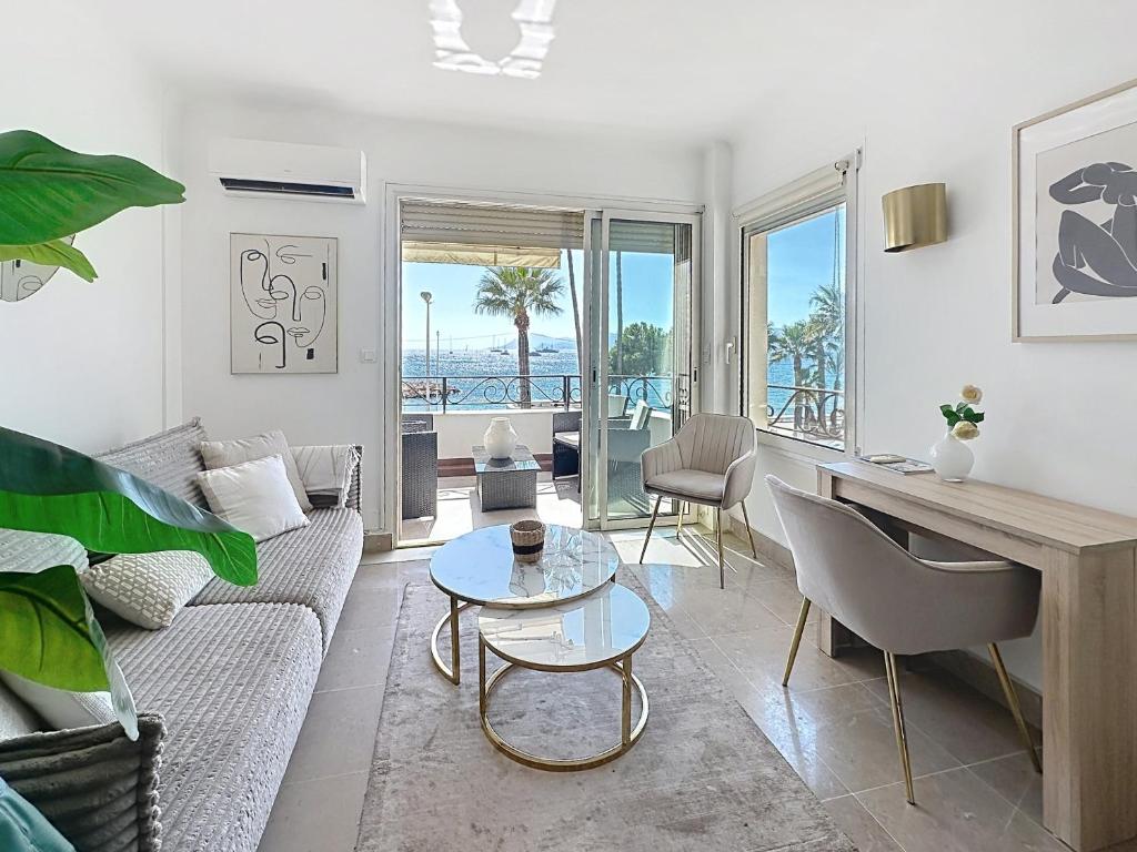 Two en-suite bedroom apartment on La Croisette - Sea view