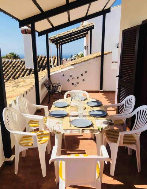 Fantastic 3-bedroom Home & Terrace close to Beach