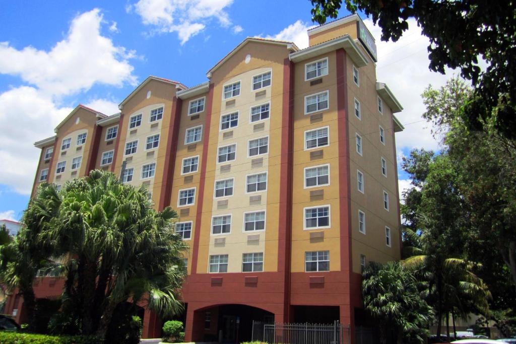 a large brick building with a large window at Extended Stay America Premier Suites - Miami - Coral Gables in Miami