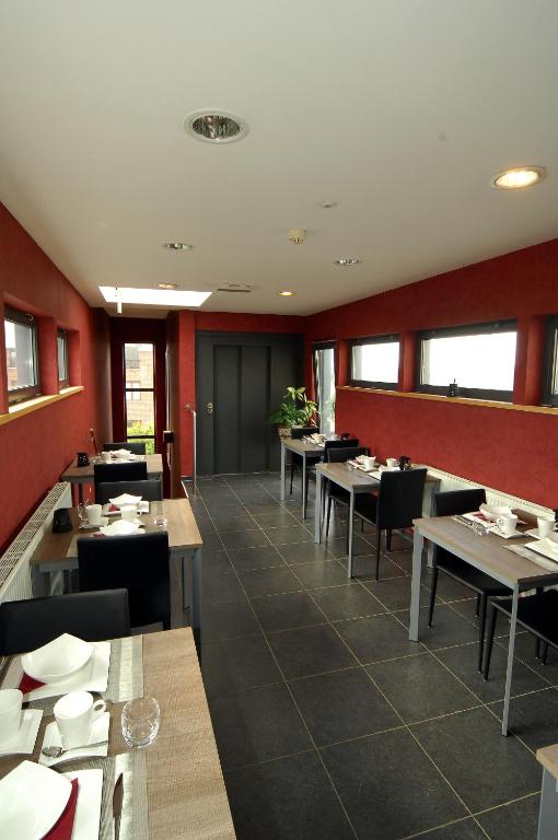 Restaurace v ubytování Hôtel Le Saint Loup