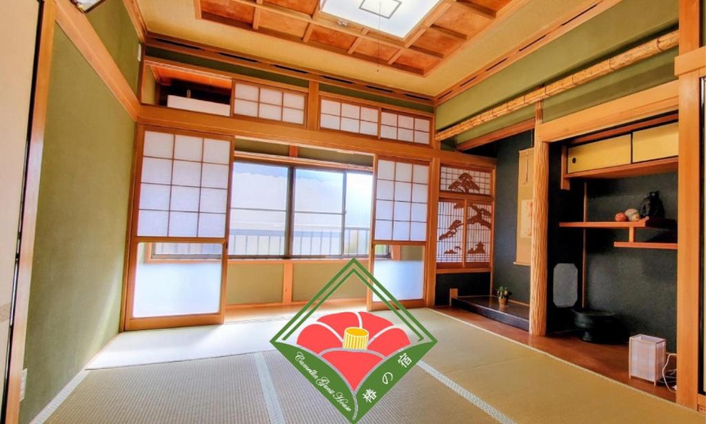 椿の宿 鹿のいる奈良公園や駅 徒歩5分 坪庭付お風呂 日本家屋貸切定員10名様 連泊応援 旅の質を高めるオプション各種開催 和の料理体験教室 世界文化遺産ガイド 春日奥山原生林トレイルガイド等