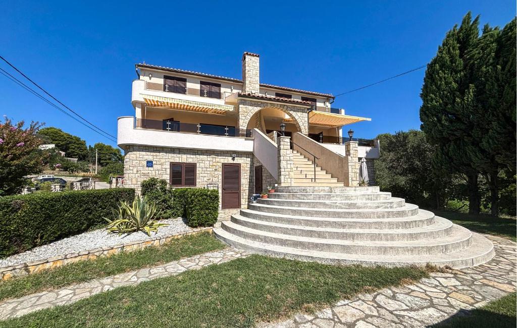 Cozy Apartment In Rab With Wifi