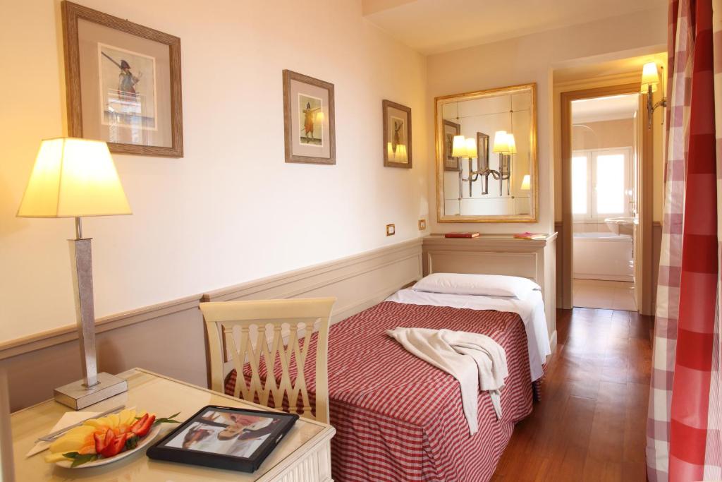Postel nebo postele na pokoji v ubytování Hotel Villa Glori