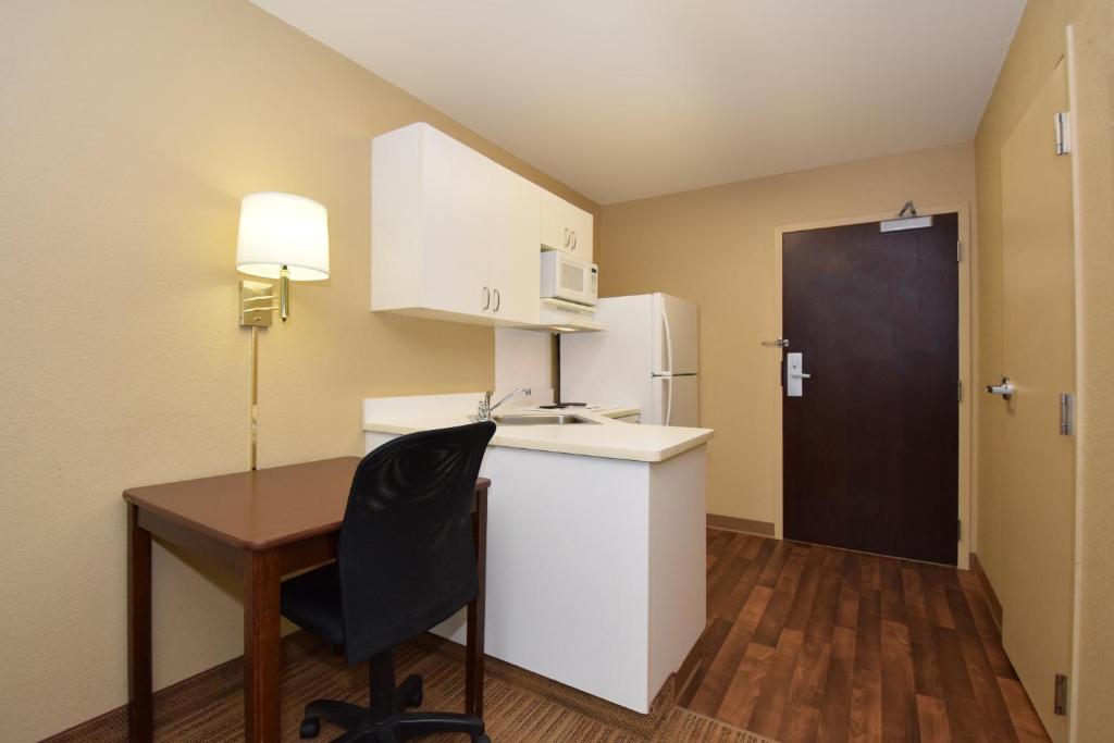 Kuchyň nebo kuchyňský kout v ubytování Extended Stay America Select Suites - Salt Lake City - Union Park