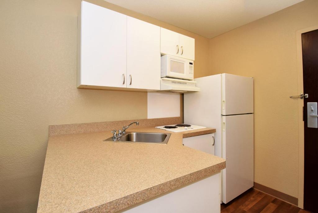 Kuchyň nebo kuchyňský kout v ubytování Extended Stay America Select Suites - Salt Lake City - Union Park