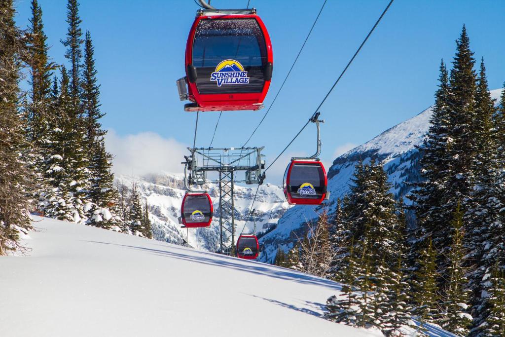 Sunshine Mountain Lodge in de winter